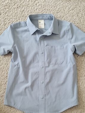 All In Motion Boys Light Blue Short Sleeve Button-Up Shirt